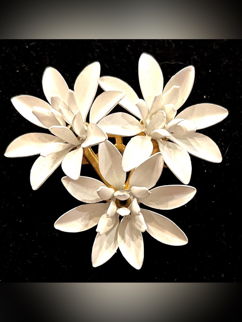 Vintage White Floral Cluster Brooch - Elegant Women’s Jewelry
